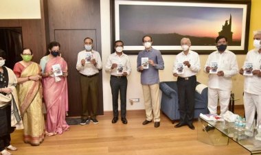 Dr. Ravinder Singal (IPS) launches his new book Deccan Cliffhanger.